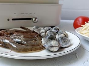 准备喜欢的食材，手擀面必不可少。