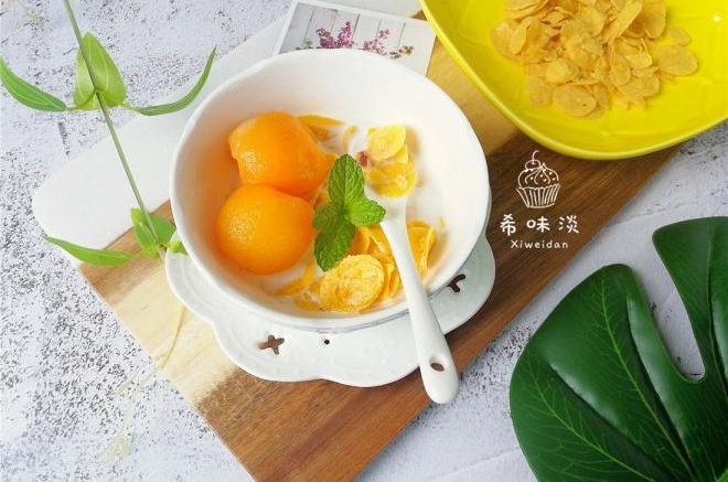 牛奶水果玉米片