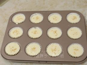 表面撒上花生碎做装饰。