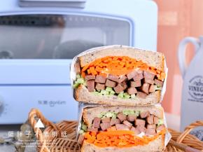 定型之后用刀切开即可。