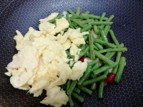 最后放入鸡蛋翻炒均匀，即可关火出锅