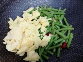 最后放入鸡蛋翻炒均匀，即可关火出锅
