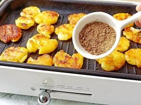 撒点椒盐提味。