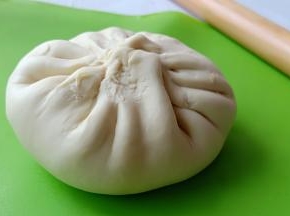 包包子一样包起来。