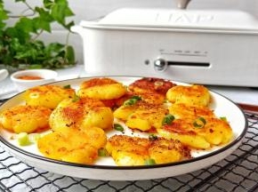 满屋都是土豆的香味，孩子说做少了，下次多做点土豆。