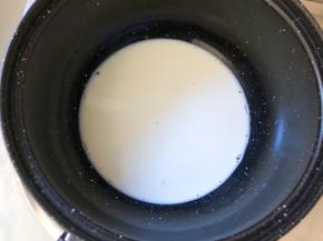 纯牛奶小火加热