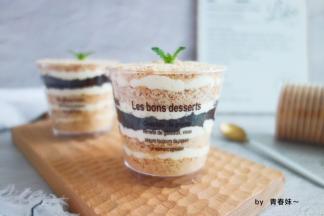 放上薄荷叶装饰