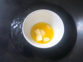 黄油隔热水融化成液体