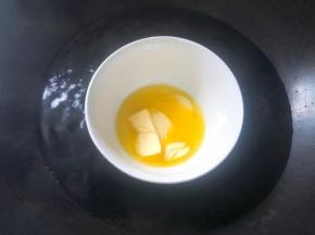 黄油隔热水融化成液体