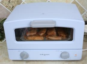 把鸡翅送入预热好的烤箱，180℃，20分钟。