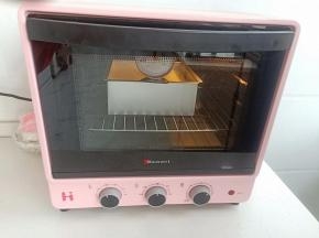 送入预热好的烤箱，上下火150度烤40分钟