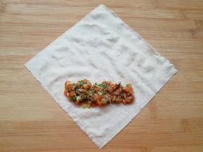 取一张春卷皮(如图)放在案板上，放上做好的春卷馅。