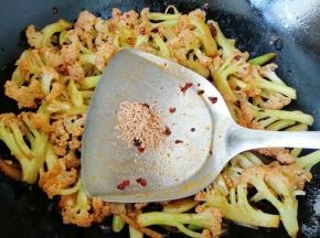 放原味鲜翻炒均匀出锅。