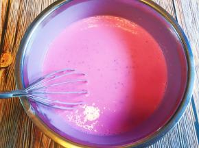 用打蛋器搅拌均匀。