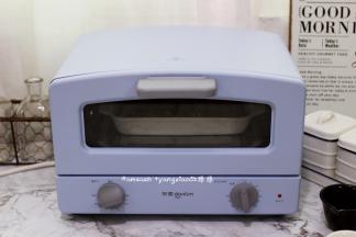 烤箱预热200度，把土豆送进烤箱200度20分钟即可