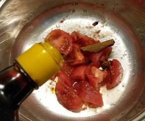 放入生抽 老抽 八角 桂皮