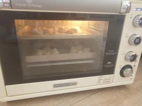 放入烤箱中下层，发酵到2倍大。
