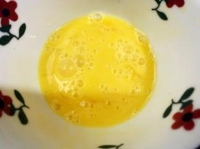 全蛋液打散