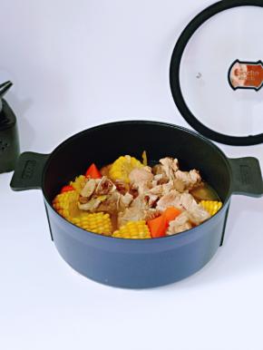 看，特别香浓的滋补营养补钙汤。