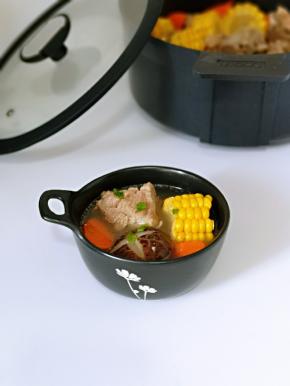 换了一个碗，和我的汤锅特别搭呀！哈～