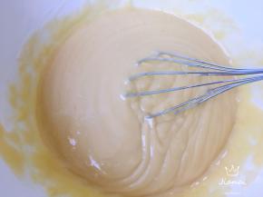 最后玛芬面糊搅拌至无干粉颗粒，呈柔顺状态。