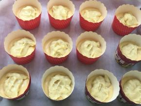 加入一层榴莲夹心酱。