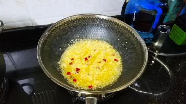 煸炒出香味