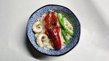 用蒜汁拌饭真的太香啦，三两下就扒光了
