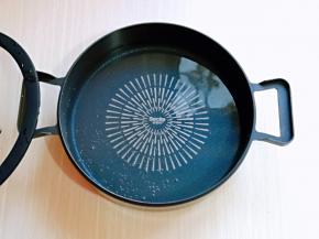 锅中加入水，适当多些。