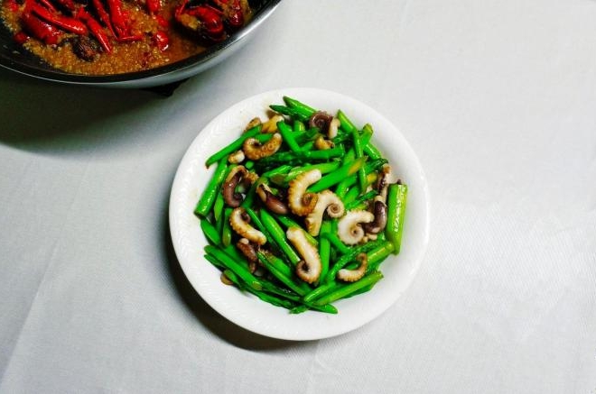 八爪章鱼炒芦笋