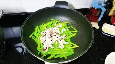 倒入八爪章鱼
