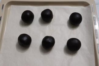 全部包好后用保鲜膜盖住备用。