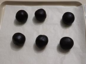 全部包好后用保鲜膜盖住备用。