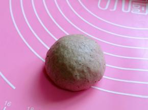 包子手法捏紧，收口朝下。