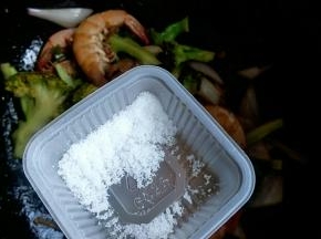 加入盐翻炒均匀即可关火出锅。
