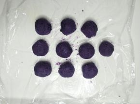 把紫薯馅分成10等份