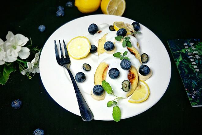 活力酸奶松饼早餐