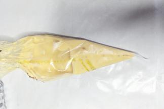 把松饼糊装入裱花袋