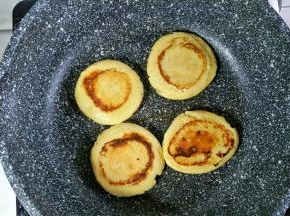 烙至两面金黄即可