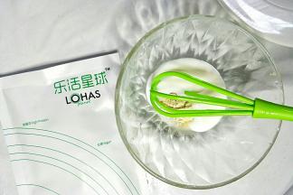 酸奶加入便当糊搅拌均匀