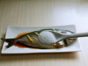 按个人口味加入盐。