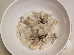 放入生抽  搅拌成浆