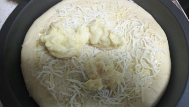 撒上马苏里拉，铺好榴莲肉!