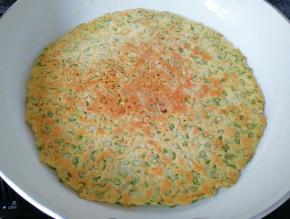 中小火煎至两面金黄即可出锅。