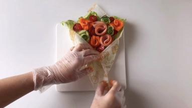 把硅油纸的两边如图向内折