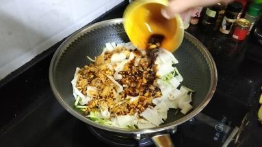 再倒入调料