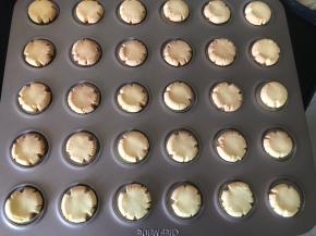 烤至边缘稍微焦黄即可。