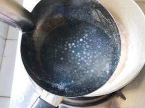 捞出有一点白心状态，盖上盖子焖5分钟