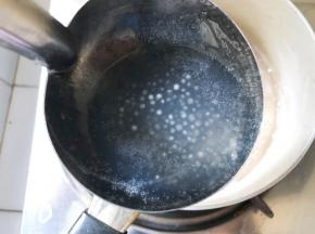 捞出有一点白心状态，盖上盖子焖5分钟