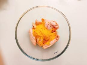 倒入奥尔良调理包